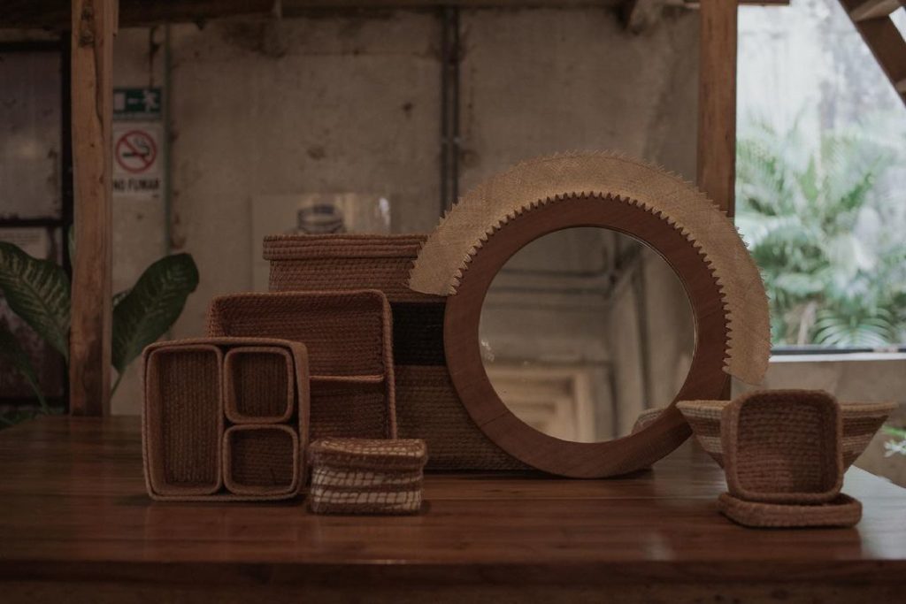 Mirror and baskets made from  natural fibers